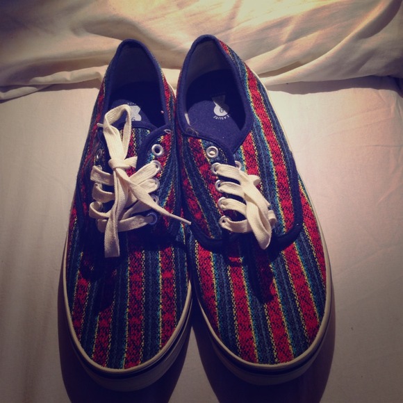 🌞patterned canvas shoes nwot