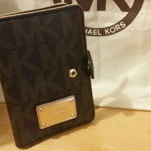 Michael Kors Passport/Wallet