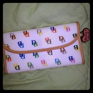 DOONEY & BOURKE WALLET - LIKE NEW!!