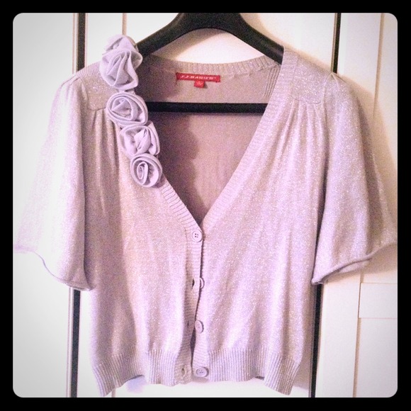 Grey sweater with flower appliqué - Picture 1 of 3