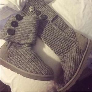 2 pairs of knit uggs