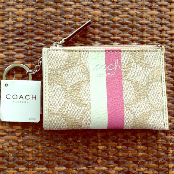 🎄COACH NWT SIGNATURE MINI SKINNY🎄