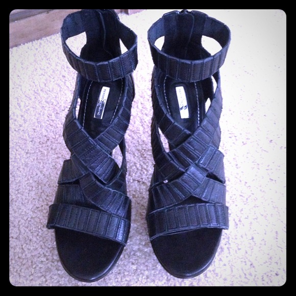 Report Signature Heels 💖