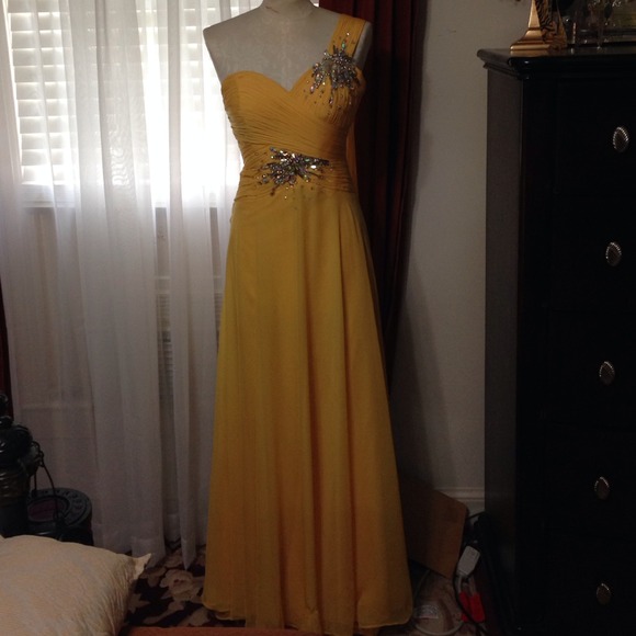 Size 2 TomyBowls LEGALA formal yellow dress