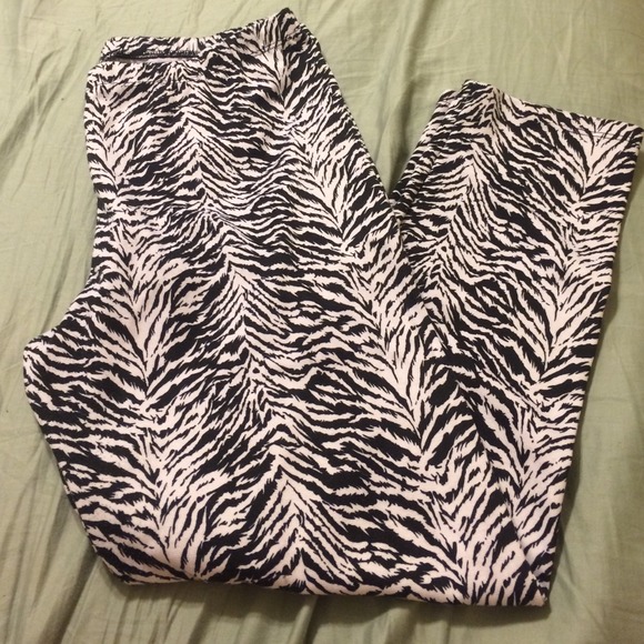 Zebra stripped leggings