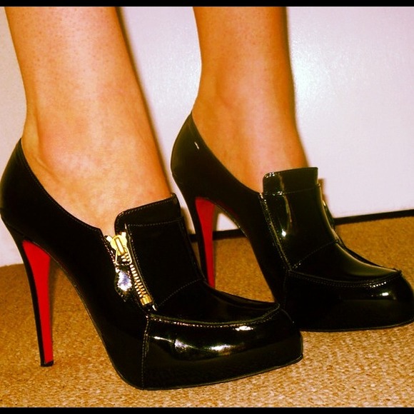 ❤️❤️Authentic Louboutin Black Patent Heels 9/39