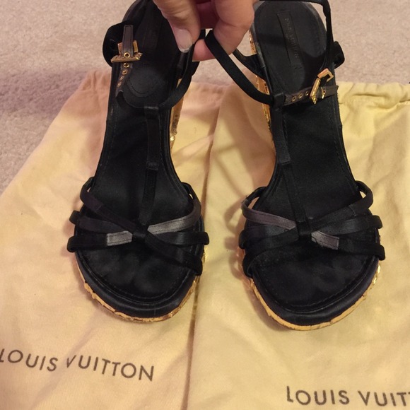 Louis Vuitton sateen heels - Picture 2 of 4