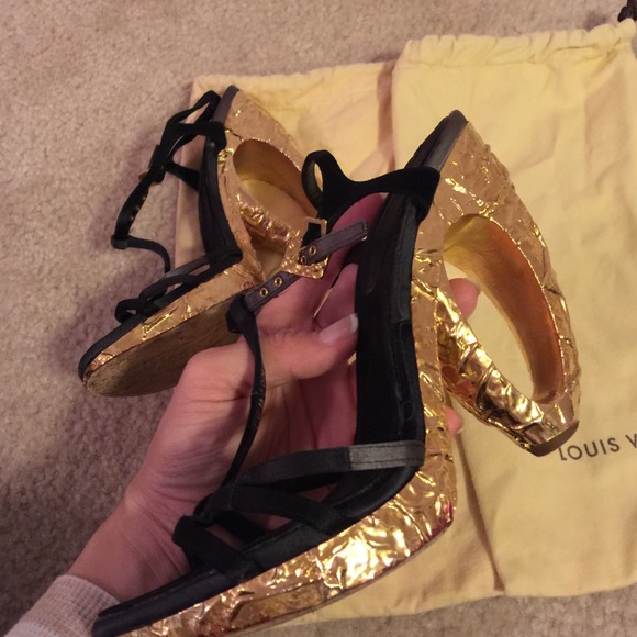 Louis Vuitton sateen heels - Picture 3 of 4