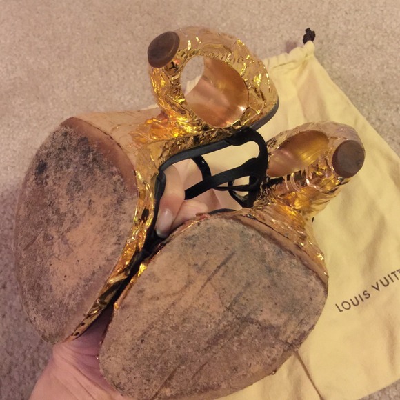 Louis Vuitton sateen heels - Picture 4 of 4