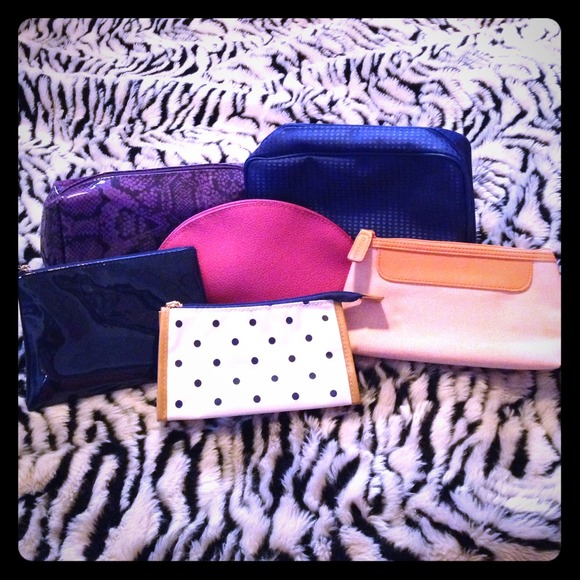 Bundle of Estée Lauder makeup bags🎀