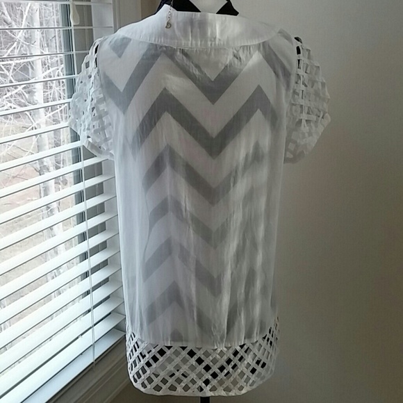🎈SOLD IN BUNDLE 🎈Isaac Mizrahi for Target top - Picture 2 of 3