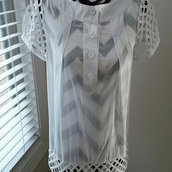 🎈SOLD IN BUNDLE 🎈Isaac Mizrahi for Target top - Picture 3 of 3