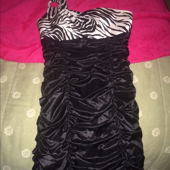 Cute short black dress.