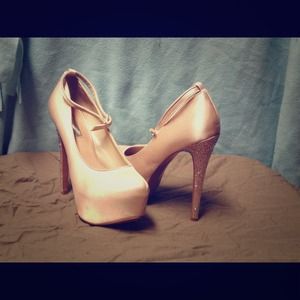 H by Halston platform bedazzled satin beige pumps