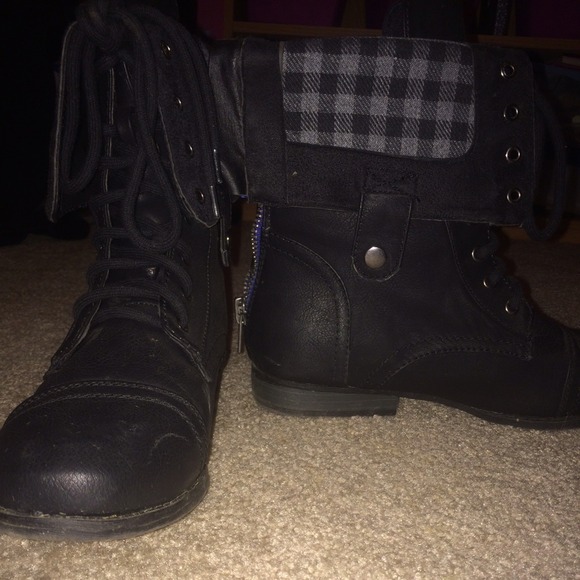 Combat boots
