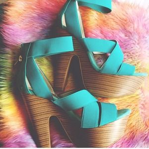 Jessica Simpson platforms