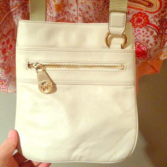Michael kors cross body purse
