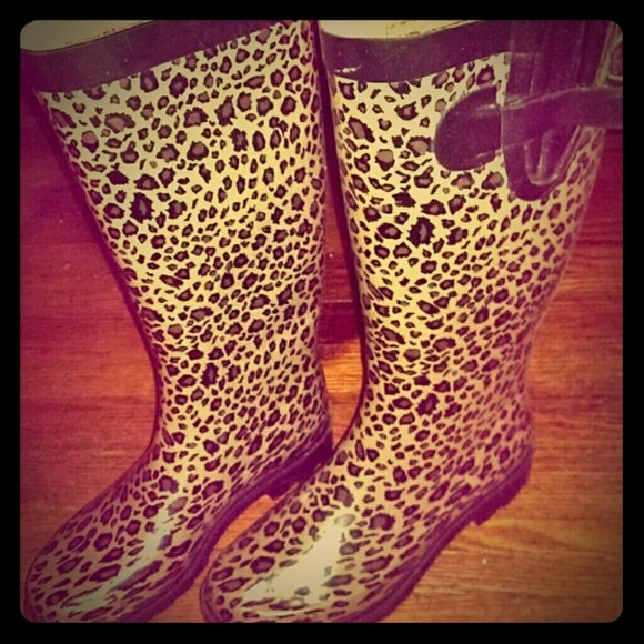 Cheetah print rain boots