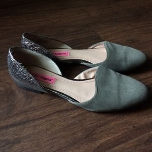 Betsy Johnson silver flats