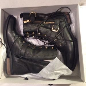 Cypria Black Aldo combat boots