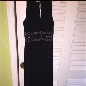 Selling this black and silver prom dress:)
