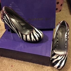 NWOT Madden Girl Sameraa Zebra/ Purple Heels