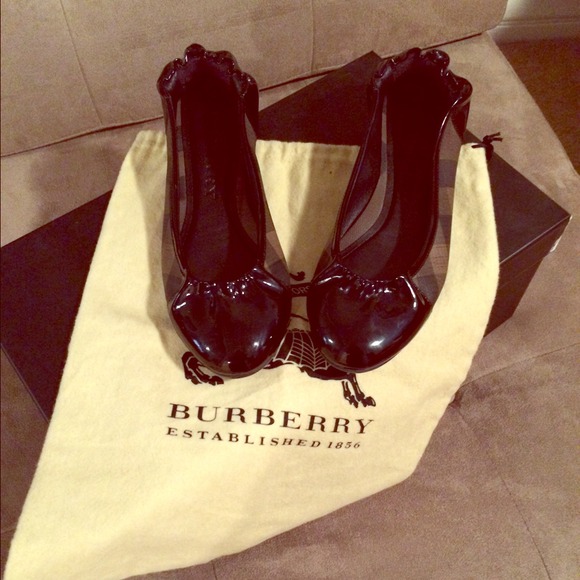 Burberry flats