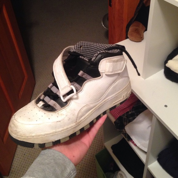 Hybrid 10s and Air force 1s 🅿️🅿️ I'll take offer