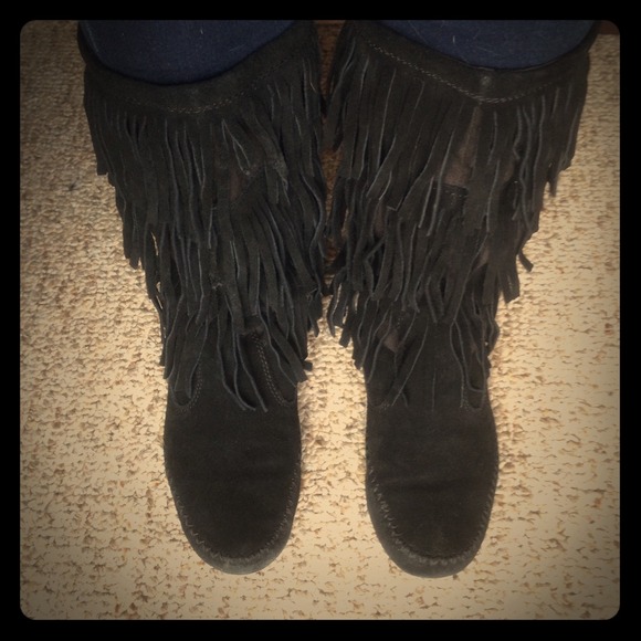 Minnetonka inspired fringe moks in black