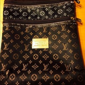 Louis Vuitton side purse