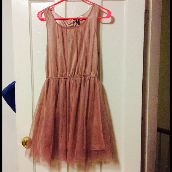 🎉Reserved🎉H&M cute beige/champagne dress.