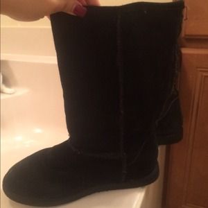 Black boots with fur inside