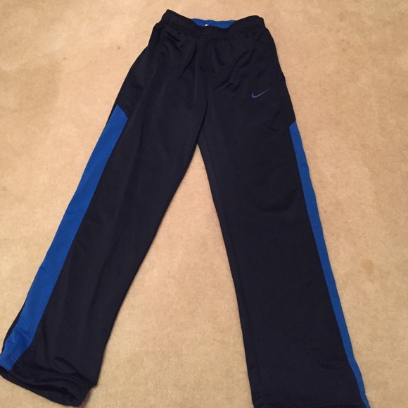 SOLDBoys large Nike sweat pants. Like new