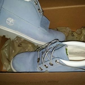- Womens Timberlands, Size 9