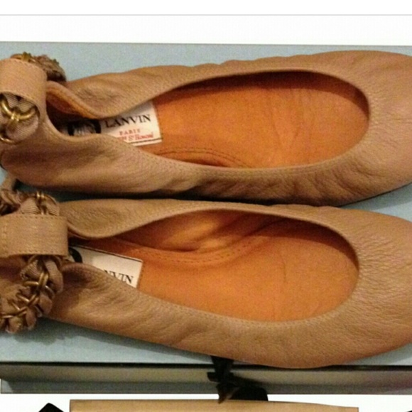 Lanvin ballet flats with ankle chain!