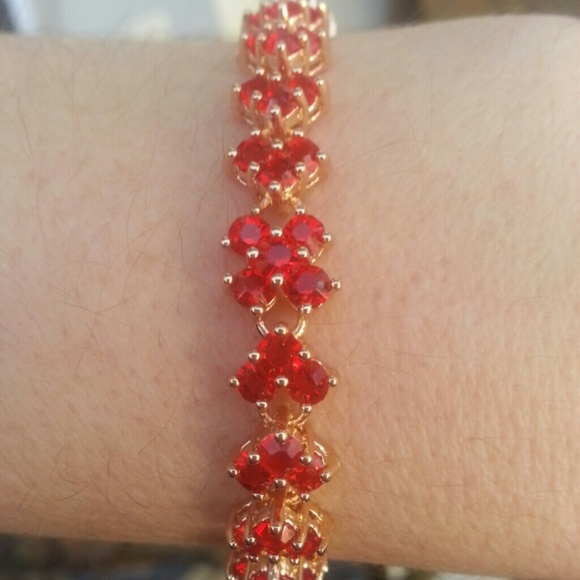 Never worn gp crystal ruby bracelet lots of sparkl - Picture 2 of 4