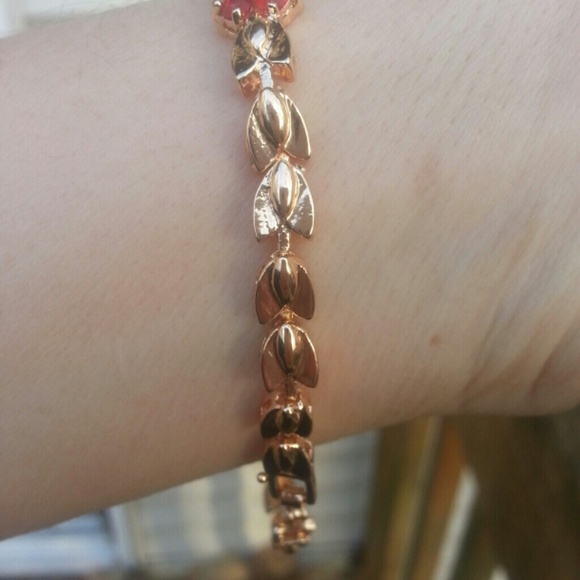 Never worn gp crystal ruby bracelet lots of sparkl - Picture 3 of 4