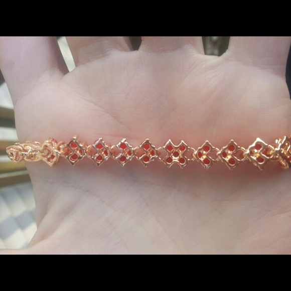 Never worn gp crystal ruby bracelet lots of sparkl - Picture 4 of 4