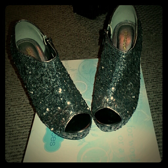 Brand New Silver Sequin Wedges