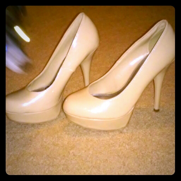 Nude heels 8.5