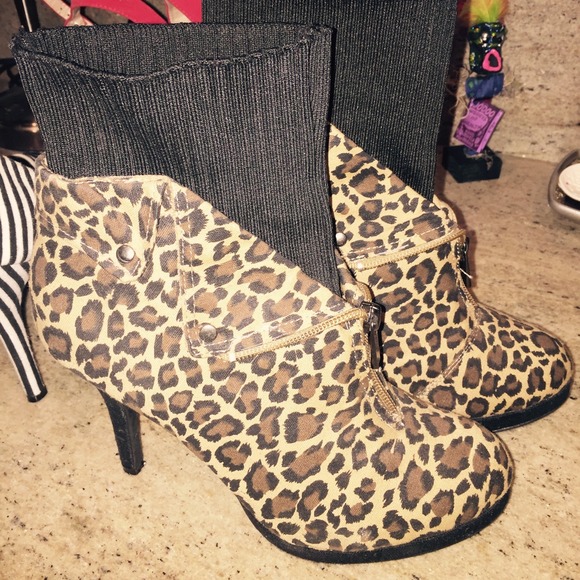 Size 9 Bamboo Booties - Picture 2 of 4