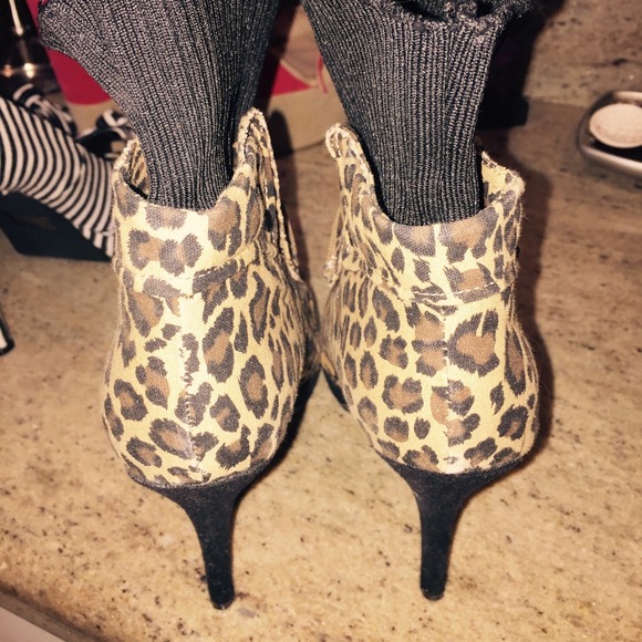 Size 9 Bamboo Booties - Picture 3 of 4