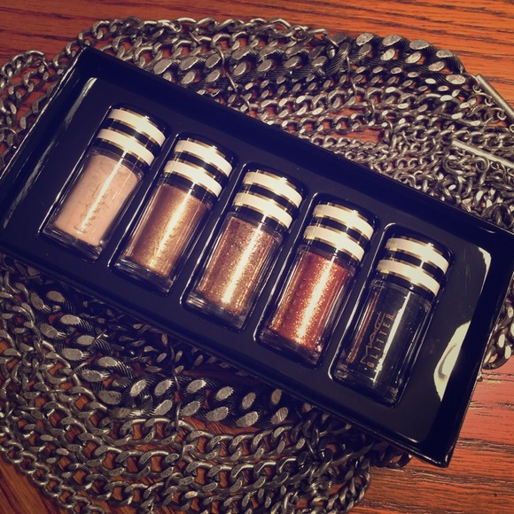 MAC pigment set