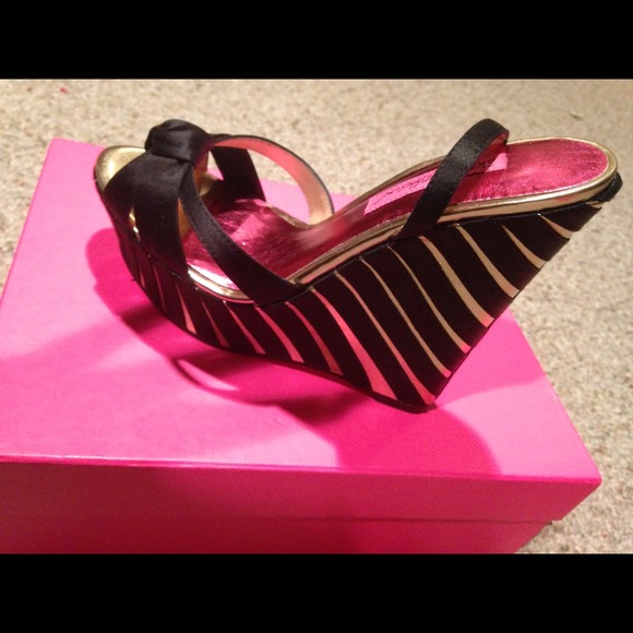 Betsey Johnson warren wedges Satin & Leather(only worn once) - Picture 4 of 4