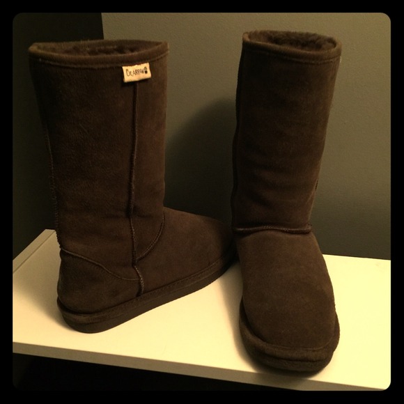 Barely worn brown Bearpaw boots