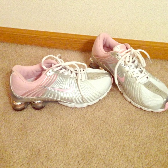 LIKE NEW Nike Shox! pink and silver!