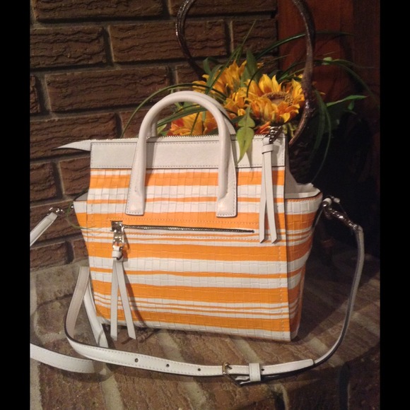 🌻Gorgeous Mandarin/White Leather Coach Bag🌻 - Picture 3 of 4