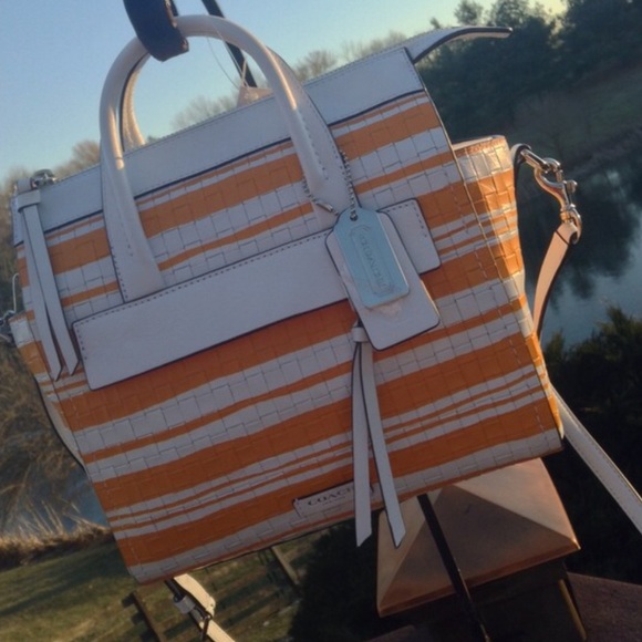 🌻Gorgeous Mandarin/White Leather Coach Bag🌻 - Picture 2 of 4