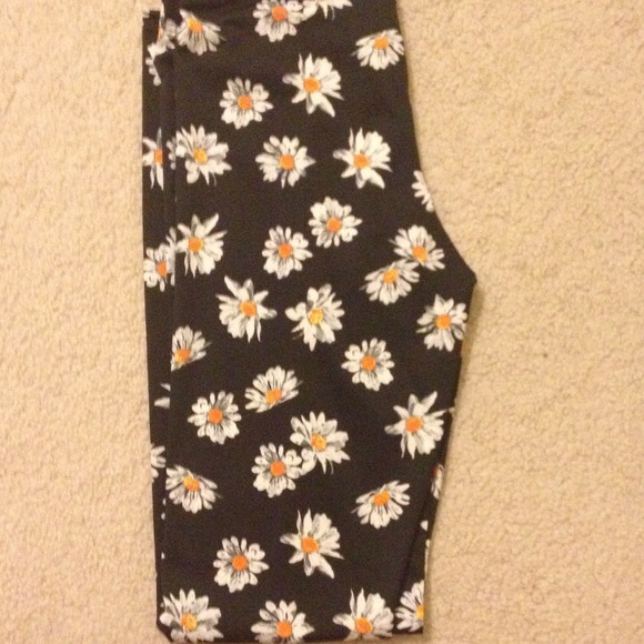 Daisy print leggings