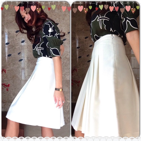 💐BUNDLED💐🎉HP🎉✨Ivory Pleated Midi A Line Tennis - Picture 2 of 4